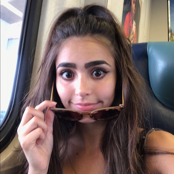 Meet your Posher, Lexie - Picture 1 of 1